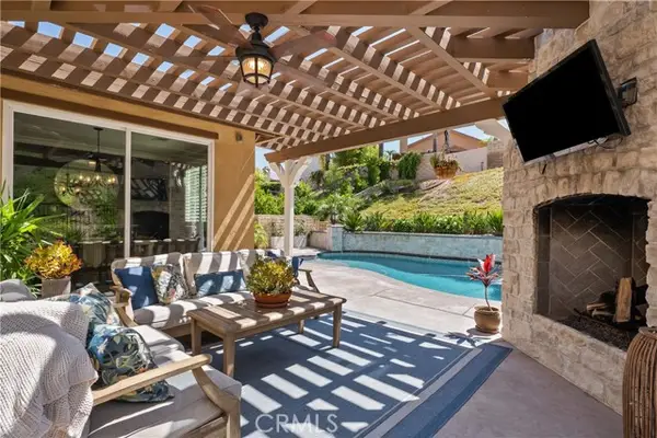 28200 Nield Court, Saugus, CA 91350