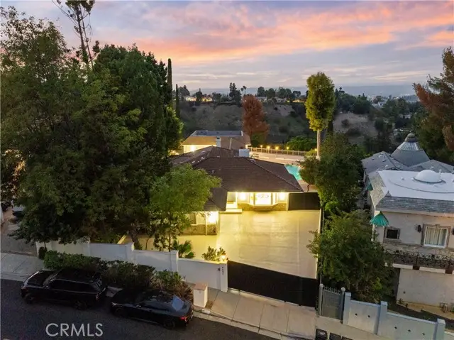 4651 Ellenita Avenue, Tarzana, CA 91356 - #2