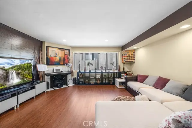 554 San Jose  #203, Burbank, CA 91501 - #3