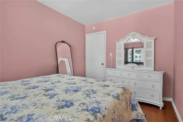 18809 Vanowen, Reseda, CA 91335 - #3