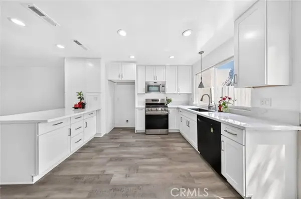 16733 Parthenia Street  #5, Northridge, CA 91343