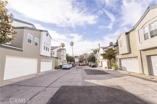 9146 Lemona Avenue  #105, North Hills, CA 91343 - #2