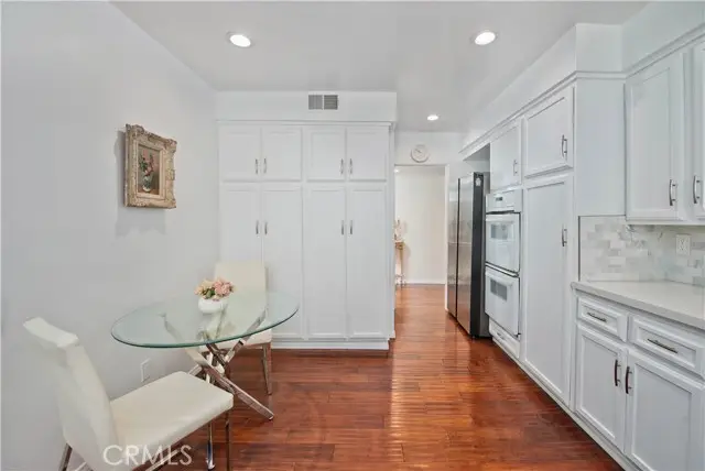 14521 Benefit  #207, Sherman Oaks, CA 91403 - #3