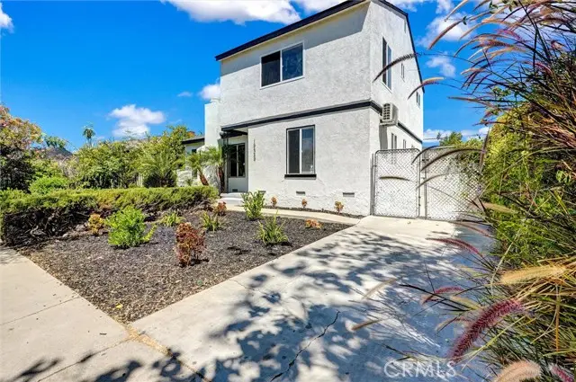 19549 Schoolcraft, Reseda, CA 91335 - #2