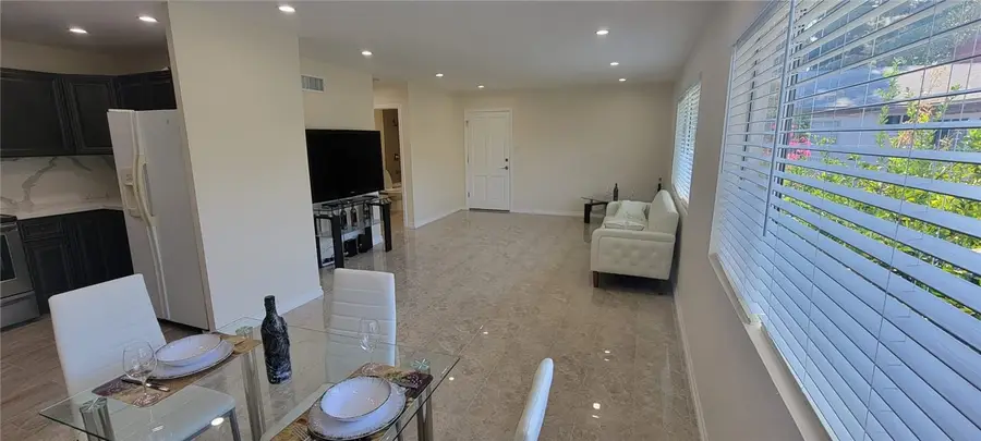 18611 Collins  #E 33, Tarzana, CA 91356 - #3