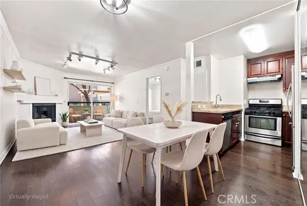 21400 Burbank  #106, Woodland Hills, CA 91367
