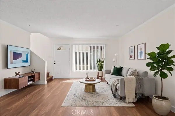 8800 Burnet Avenue  #7, North Hills, CA 91343
