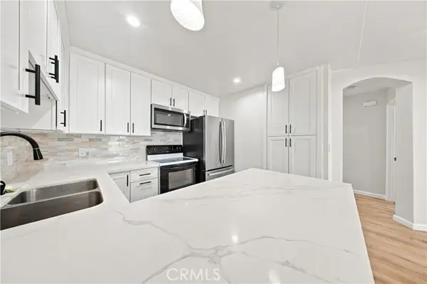 6815 Remmet Avenue  #212, Canoga Park, CA 91303