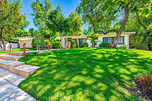 4610 Arriba Drive, Tarzana, CA 91356 - #2