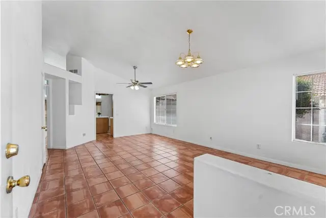 5546 Laurel Avenue, Palmdale, CA 93552 - #2