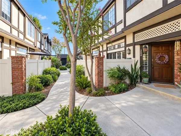 20737 Roscoe Boulevard  #204, Winnetka, CA 91306