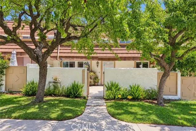 10161 Larwin Avenue  #3, Chatsworth, CA 91311 - #1