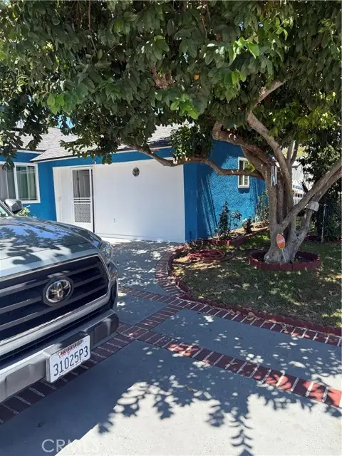 8201 Yarmouth Avenue, Reseda, CA 91335