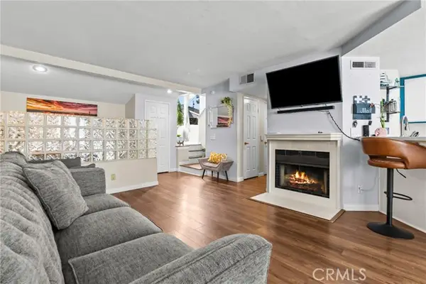 9915 Variel Avenue  #22, Chatsworth, CA 91311