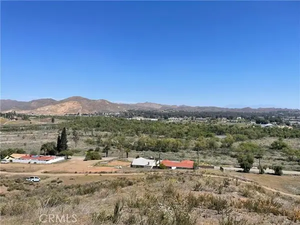 19 Bay Avenue, Lake Elsinore, CA 92530