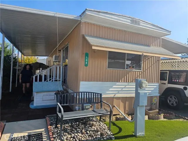 206 LYON  #109, Hemet, CA 92543 - Image #2