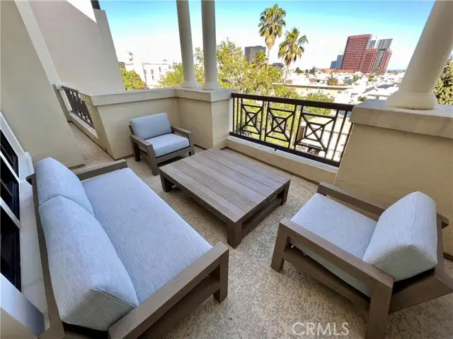 11847 Gorham Avenue  #403, Los Angeles, CA 90049 - Image #2