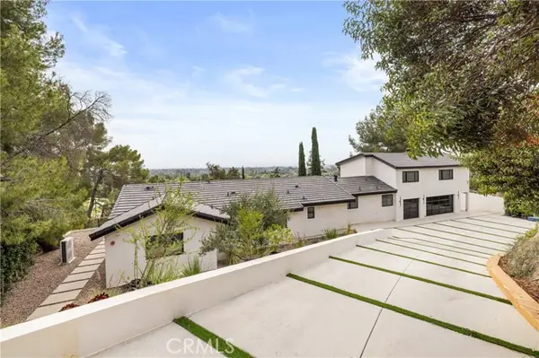 122 Patrician Way, Pasadena, CA 91105
