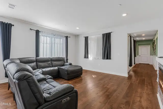 2820 Wagon Wheel Road  #302, Oxnard, CA 93036 - Image #2