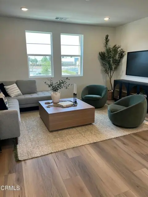 559 Via Vallarta, Camarillo, CA 93012 - #3