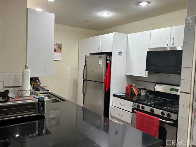 18350 Hatteras St  #202, Tarzana, CA 91356 - #3