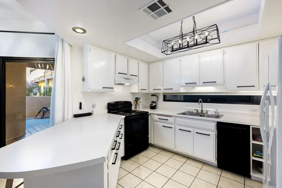 255 S Avenida Caballeros #302, Palm Springs, CA 92262 - #2