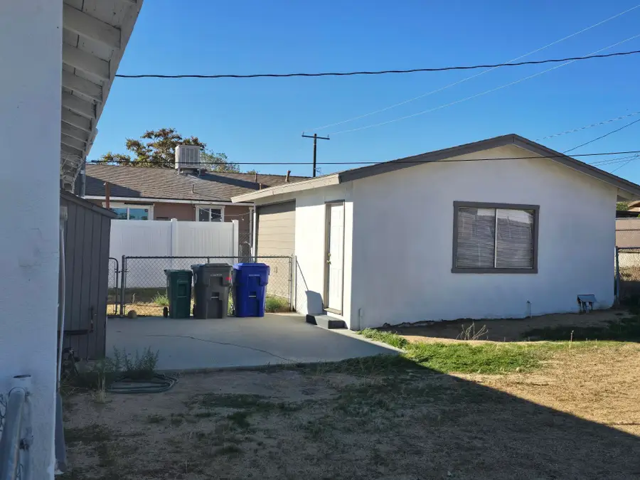 6414 Indio Avenue, Yucca Valley, CA 92284 - #3