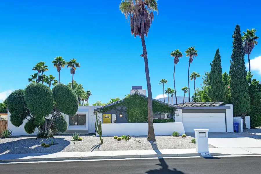 1031 E El Conquistador, Palm Springs, CA 92262 - Image #2