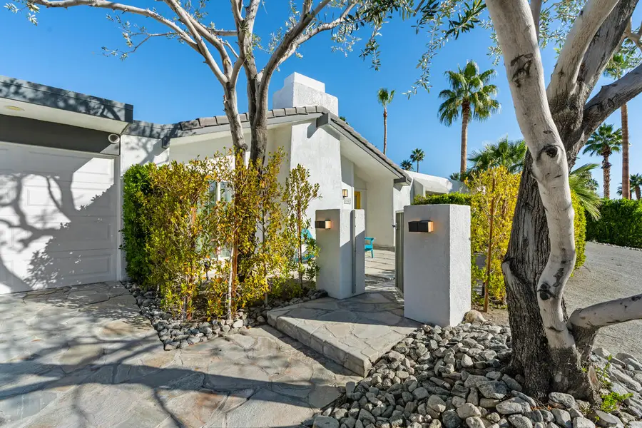 1022 E El Escudero Street, Palm Springs, CA 92262 - Image #2