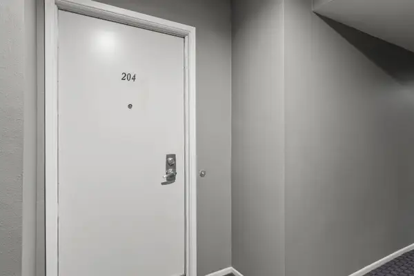 1490 S Camino Real 204, Palm Springs, CA 92264