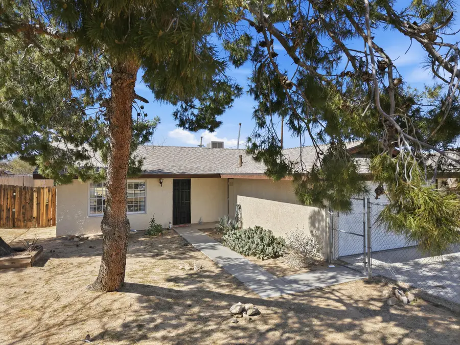 7526 Apache Trail, Yucca Valley, CA 92284 - #2