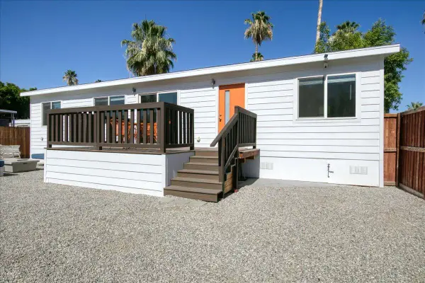 102 Fondulac Street, Palm Springs, CA 92264
