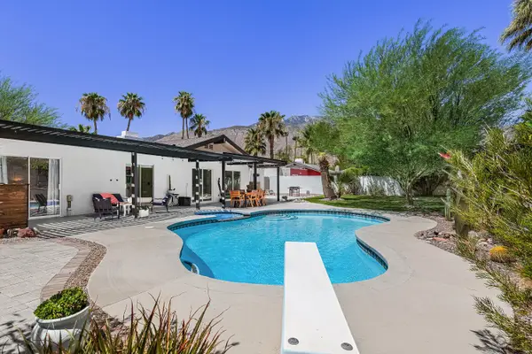 1110 E Vista Chino, Palm Springs, CA 92262