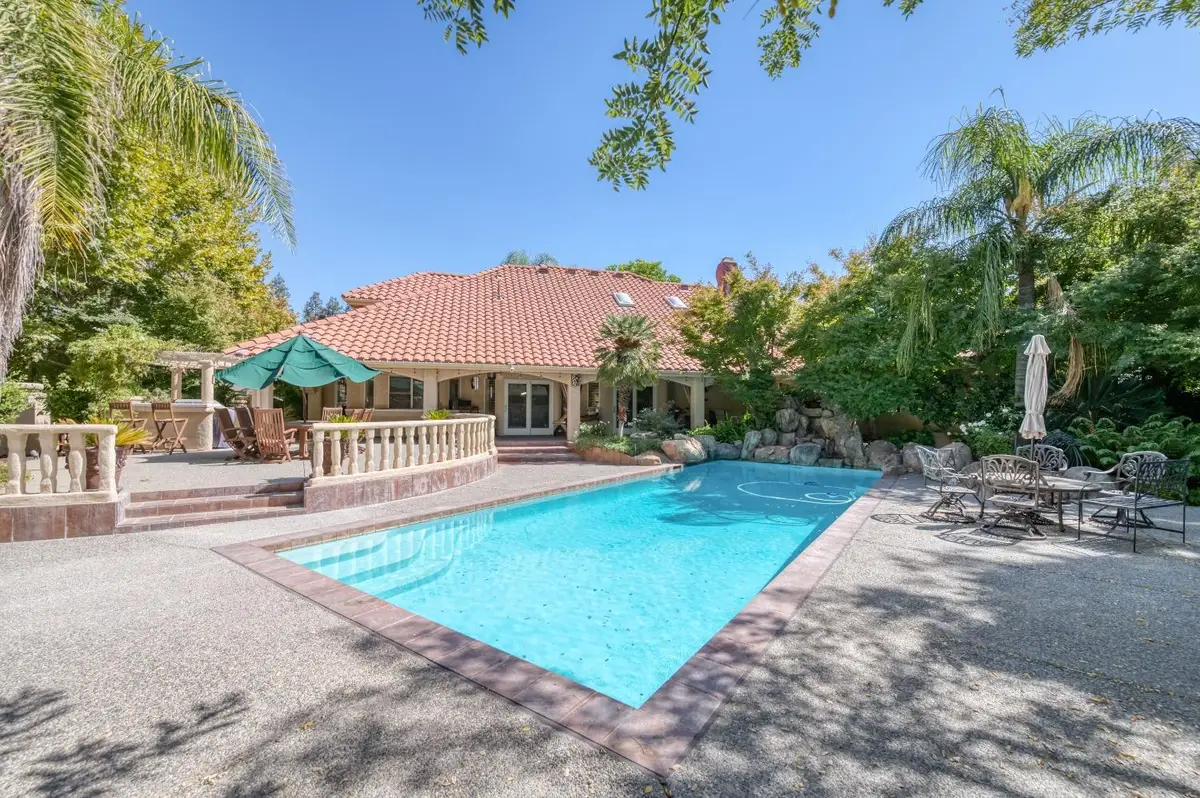 10111 Spanish Bay Dr, Fresno, CA 93720 - Image #1