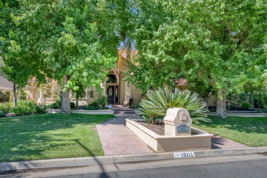 10111 Spanish Bay Dr, Fresno, CA 93720 - Image #2