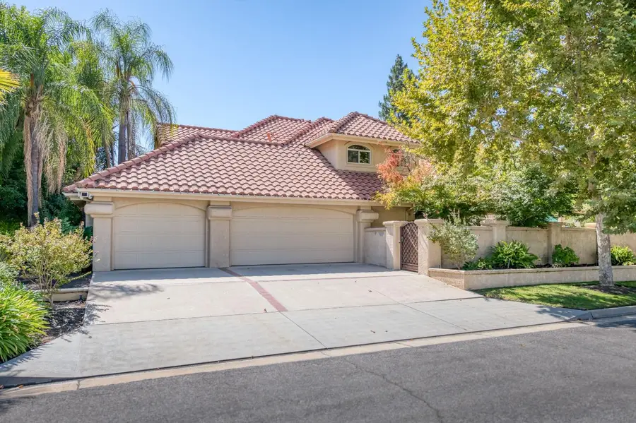 10111 Spanish Bay Dr, Fresno, CA 93720 - Image #3