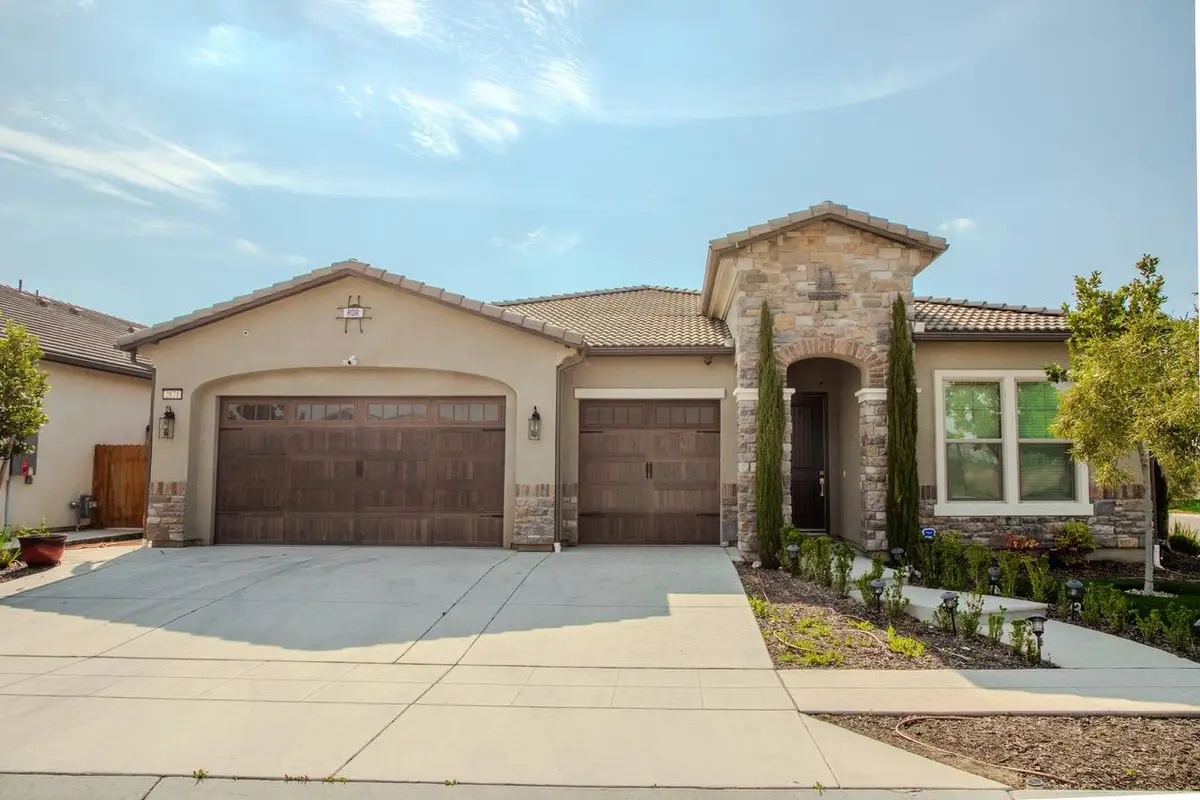 2871 N Cypress Avenue, Fresno, CA 93727 - Image #1