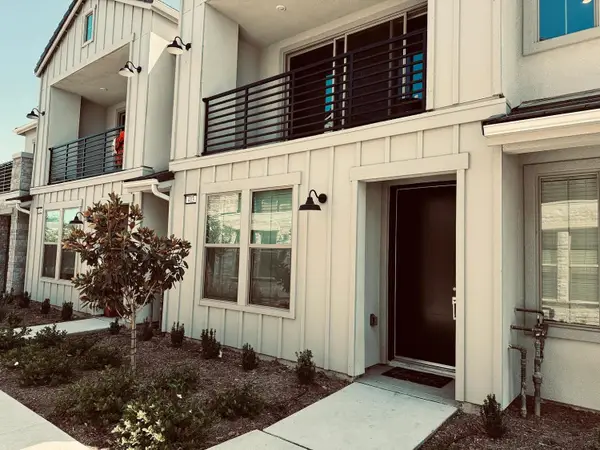 413 W Mahogany Lane, Clovis, CA 93611