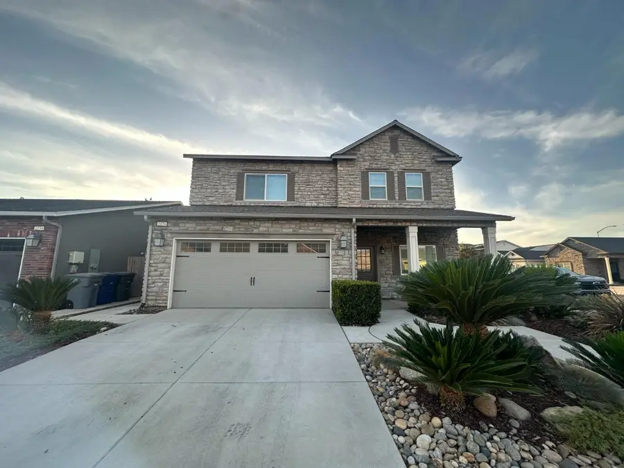 2124 Las Rosas Avenue, Clovis, CA 93619 - #2