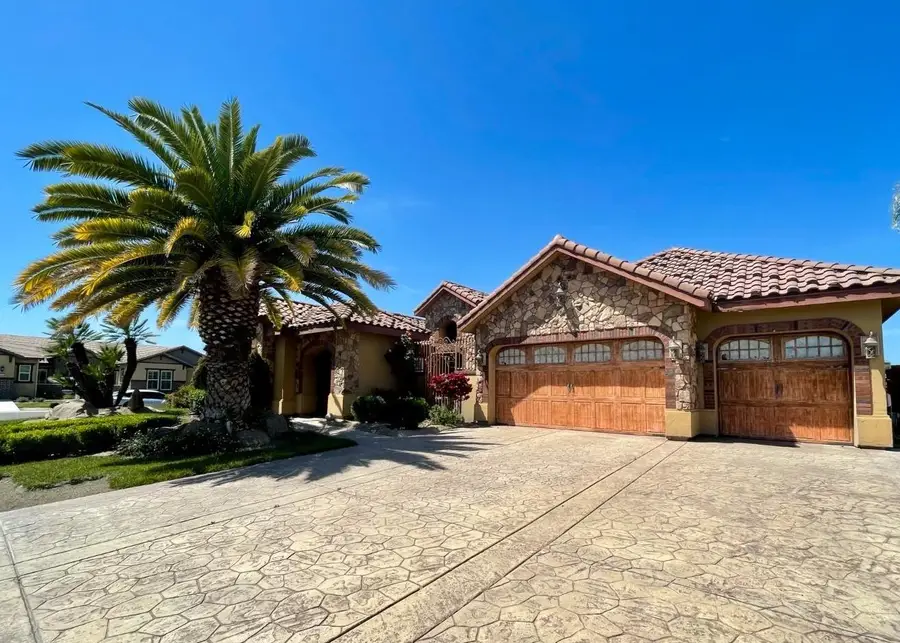 16052 W Middleton Avenue, Kerman, CA 93630 - #2