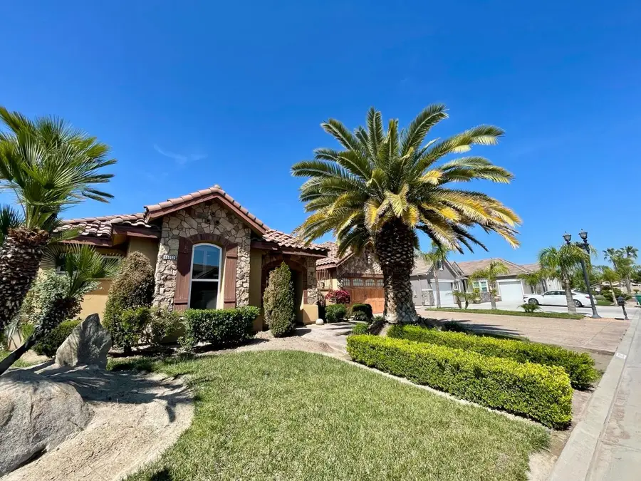 16052 W Middleton Avenue, Kerman, CA 93630 - #3