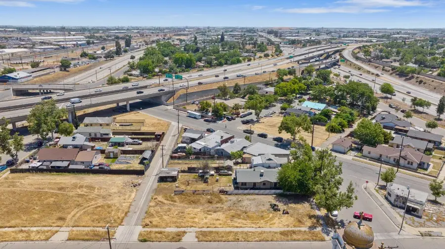 162 E Street, Fresno, CA 93706 - #2