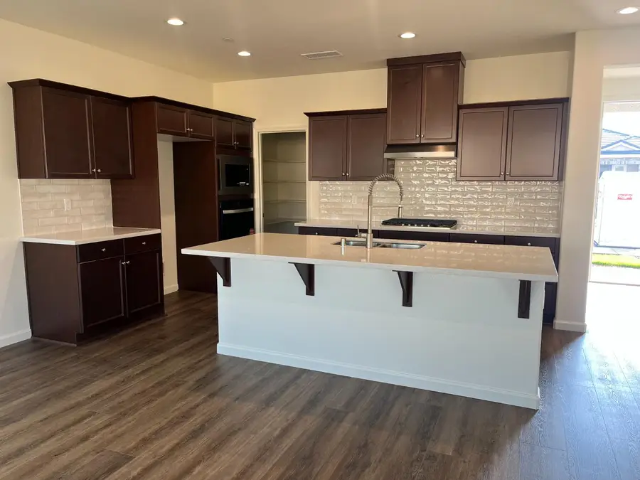 1189 Magnolia Court W, Madera, CA 93636 - #2