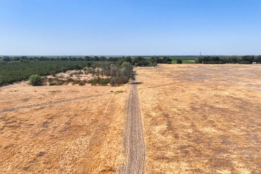 5721 E Riverdale Avenue, Laton, CA 93242 - Image #2