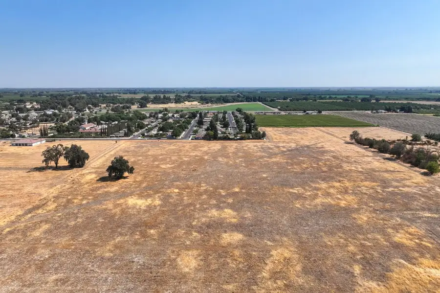 5721 E Riverdale Avenue, Laton, CA 93242 - Image #3