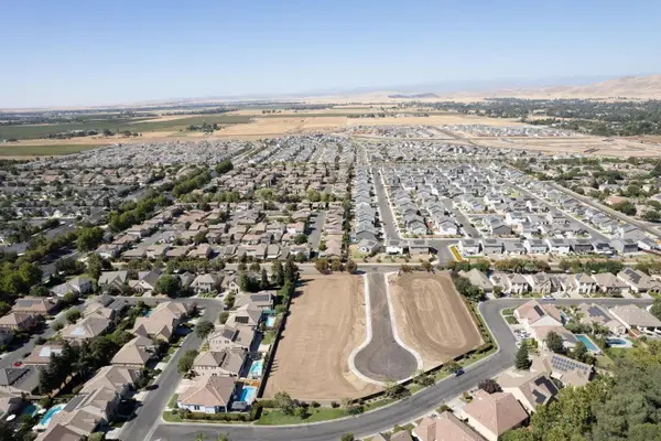 1763 N Preuss Avenue, Clovis, CA 93619