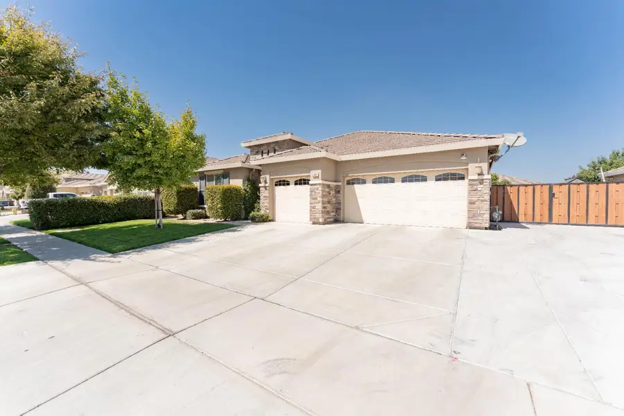 2896 Channel Reef Avenue, Tulare, CA 93274 - Image #2