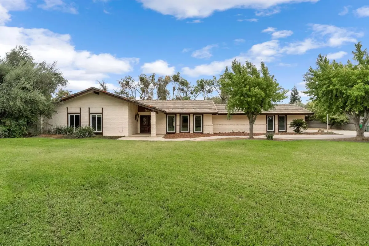 9321 E Bullard Avenue, Clovis, CA 93619 - Image #1