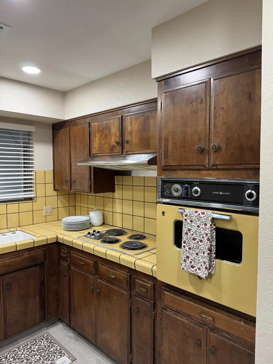 497 E North Way, Dinuba, CA 93618 - #2