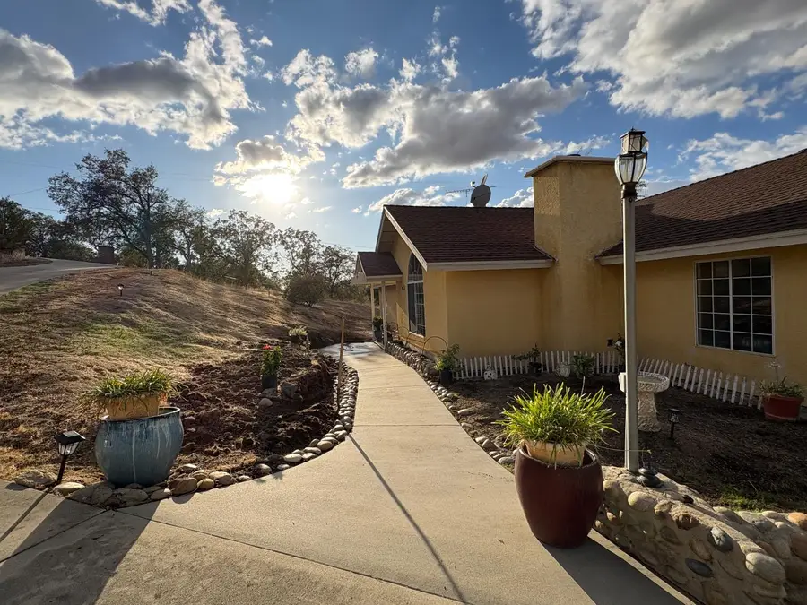39525 S Lilley Way, Coarsegold, CA 93614 - Image #3